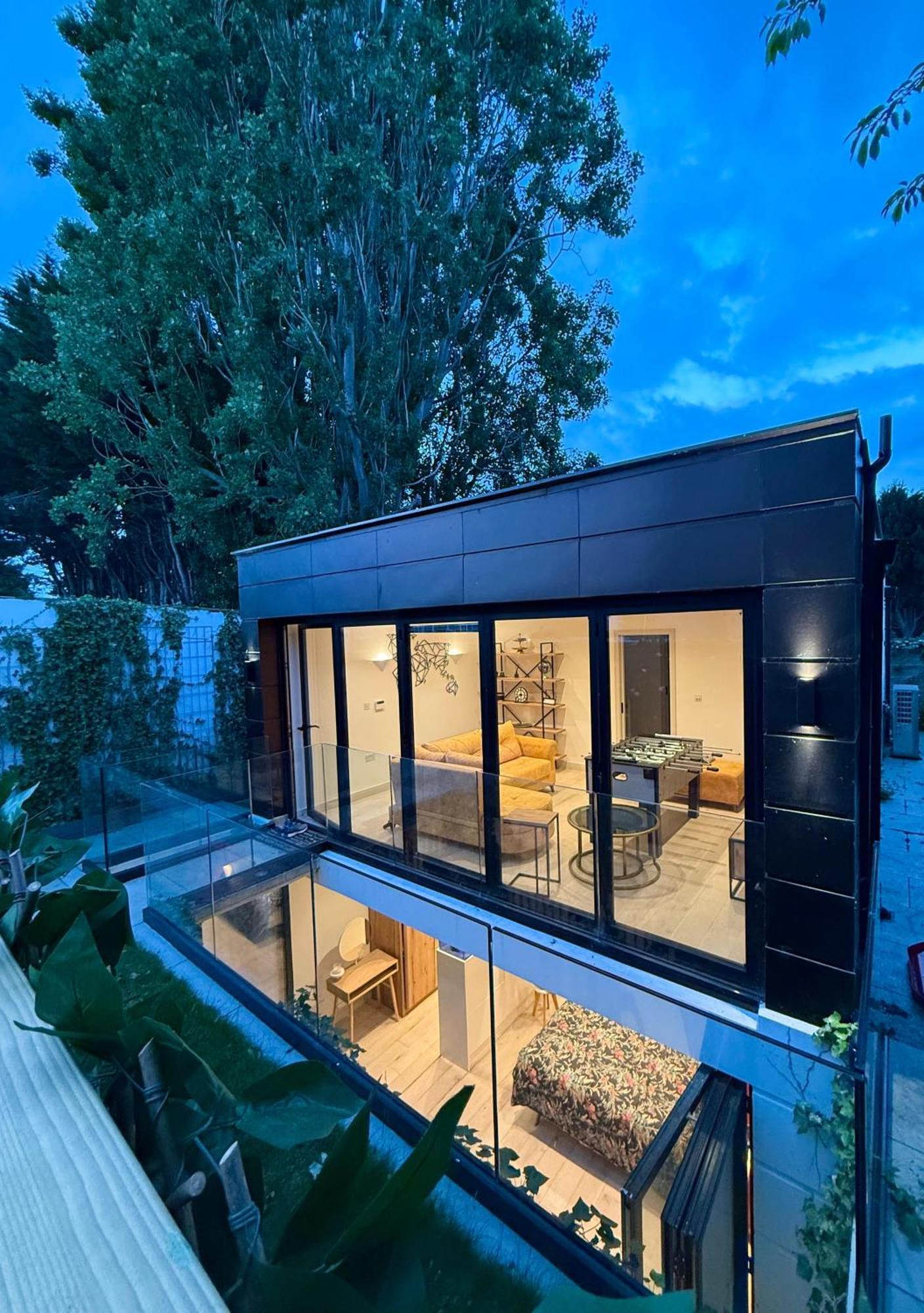 Chic 2 Bedroom Modern Cave House * London